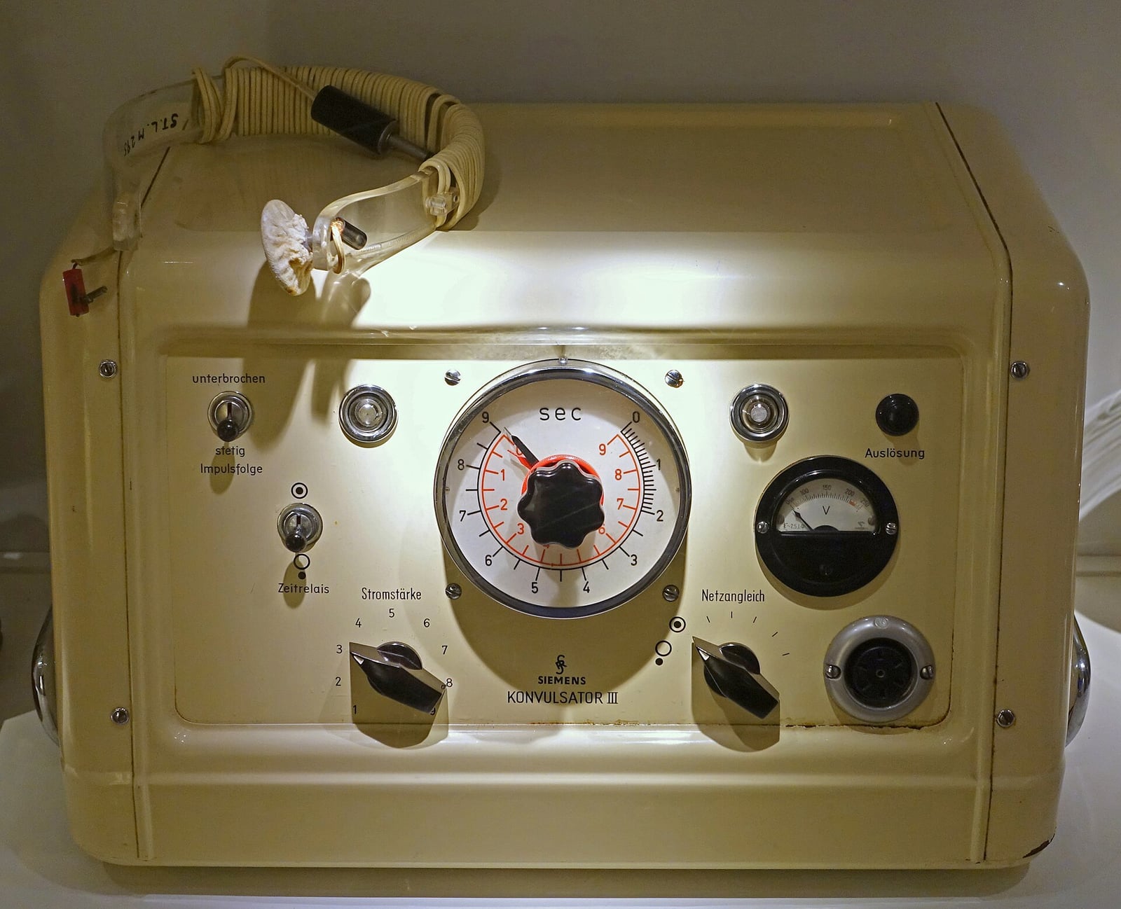 Figure 6 — A Siemens Convulsator III, developed with Jan-Otto Ottosson in the 1960s. Set it beside the 1946 panel above and the trend is visible in the hardware: fewer exposed controls, more interlocking, and…